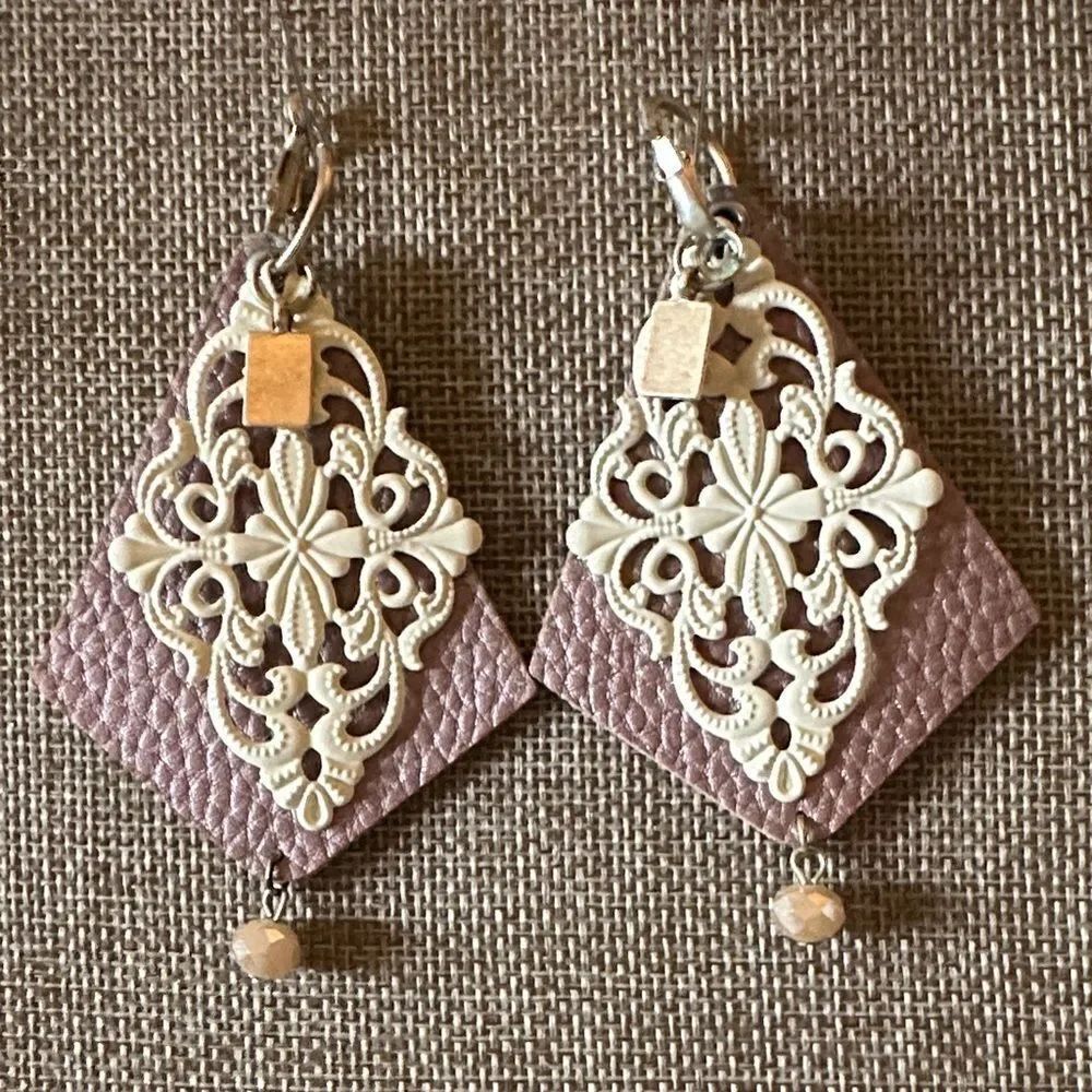 Plunder Cream and Tan Filigree Earrings